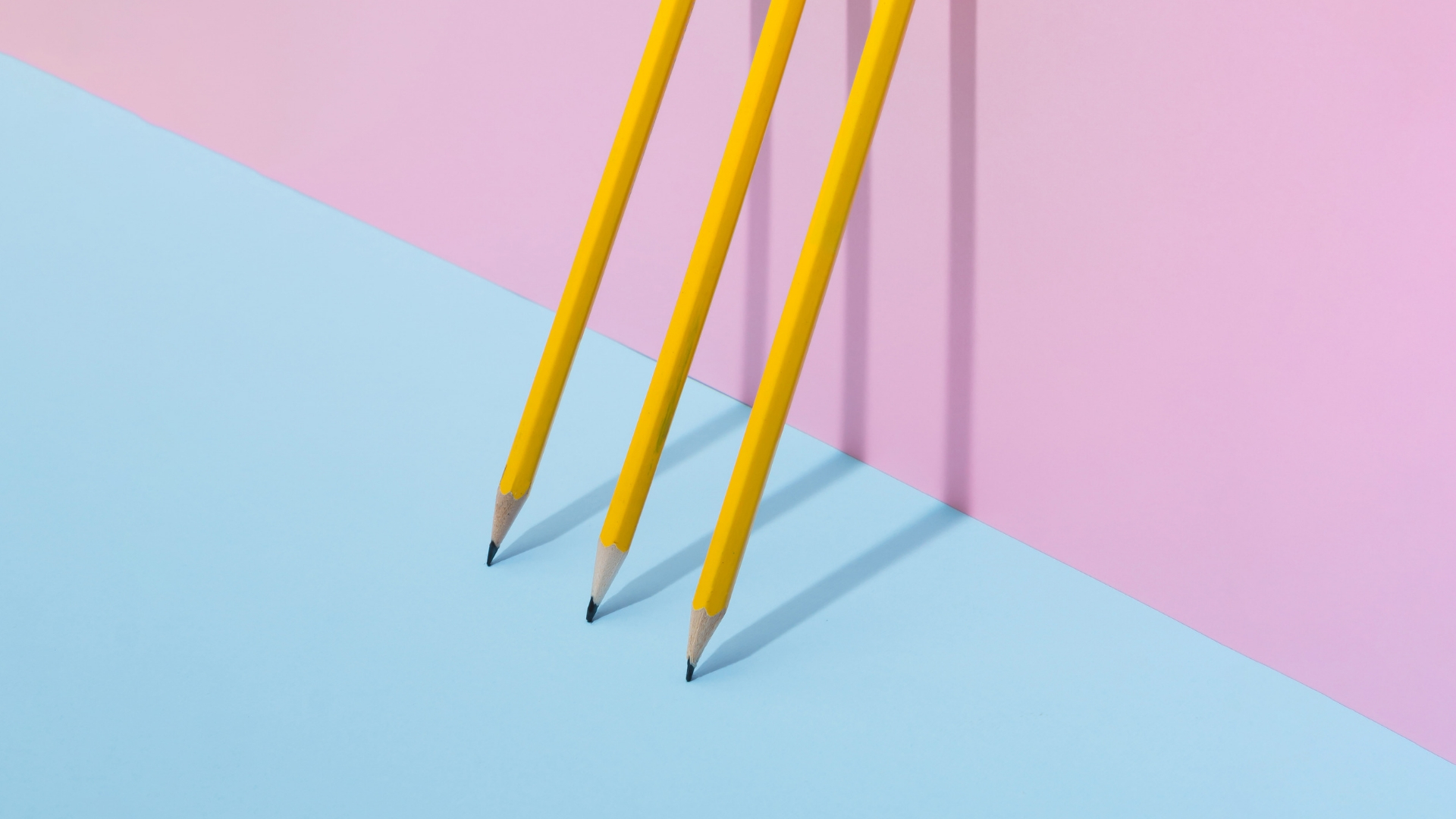 light-and-shadow-pencil-reflection-example-website-design-element-depth-perception